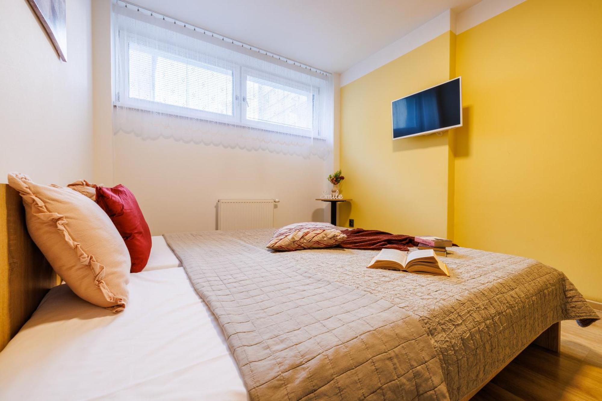Hotel U Nadrazi Ceske Budejovice Bagian luar foto