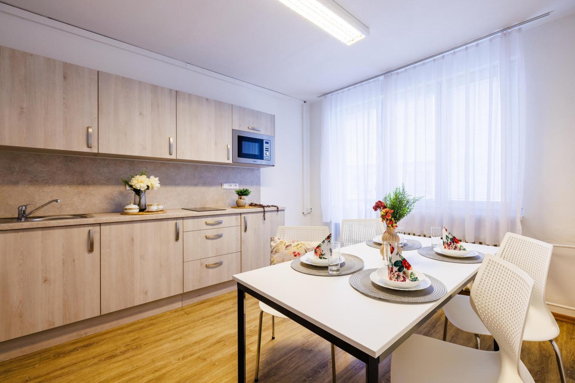 Hotel U Nadrazi Ceske Budejovice Bagian luar foto