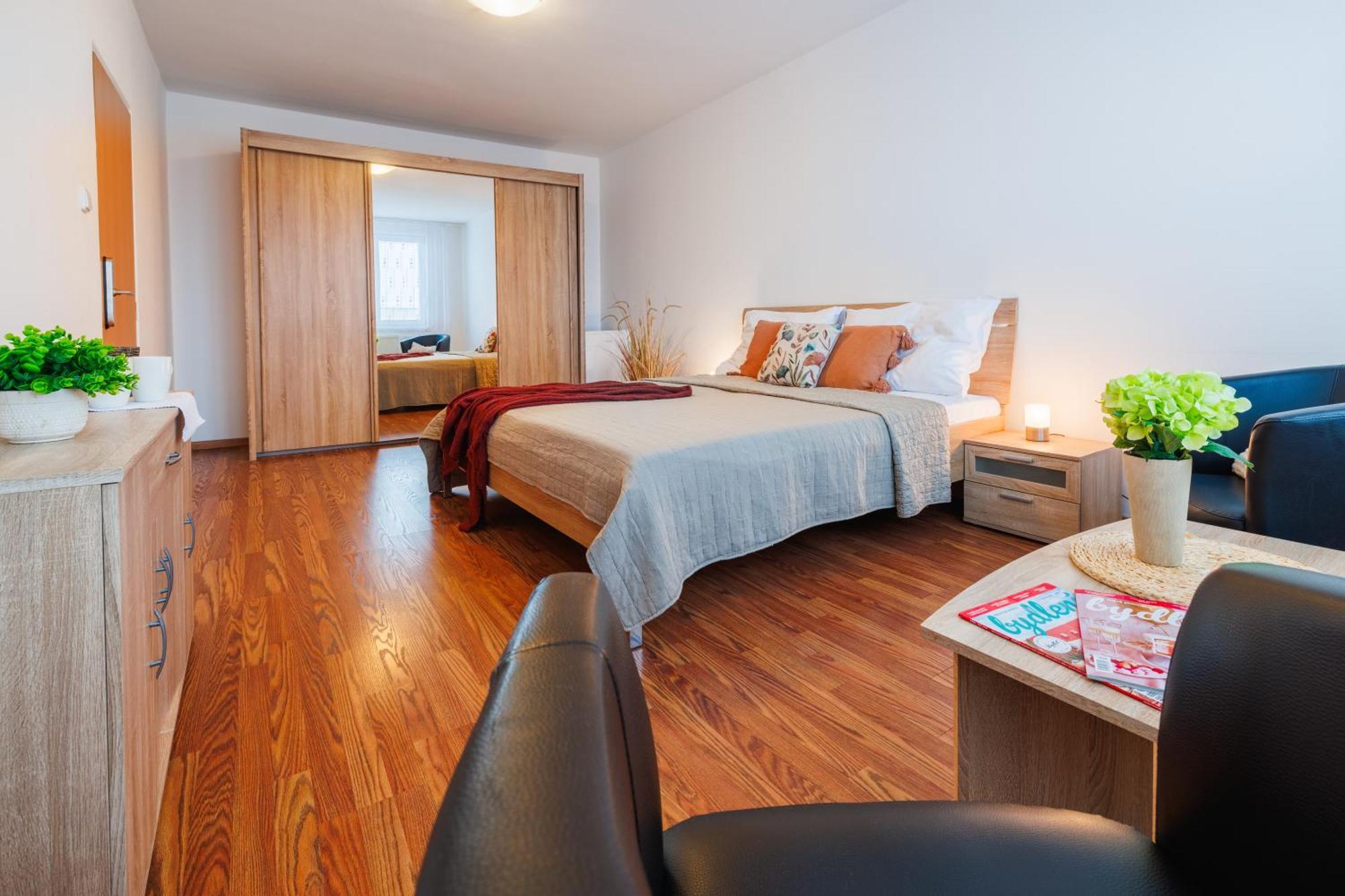 Hotel U Nadrazi Ceske Budejovice Bagian luar foto