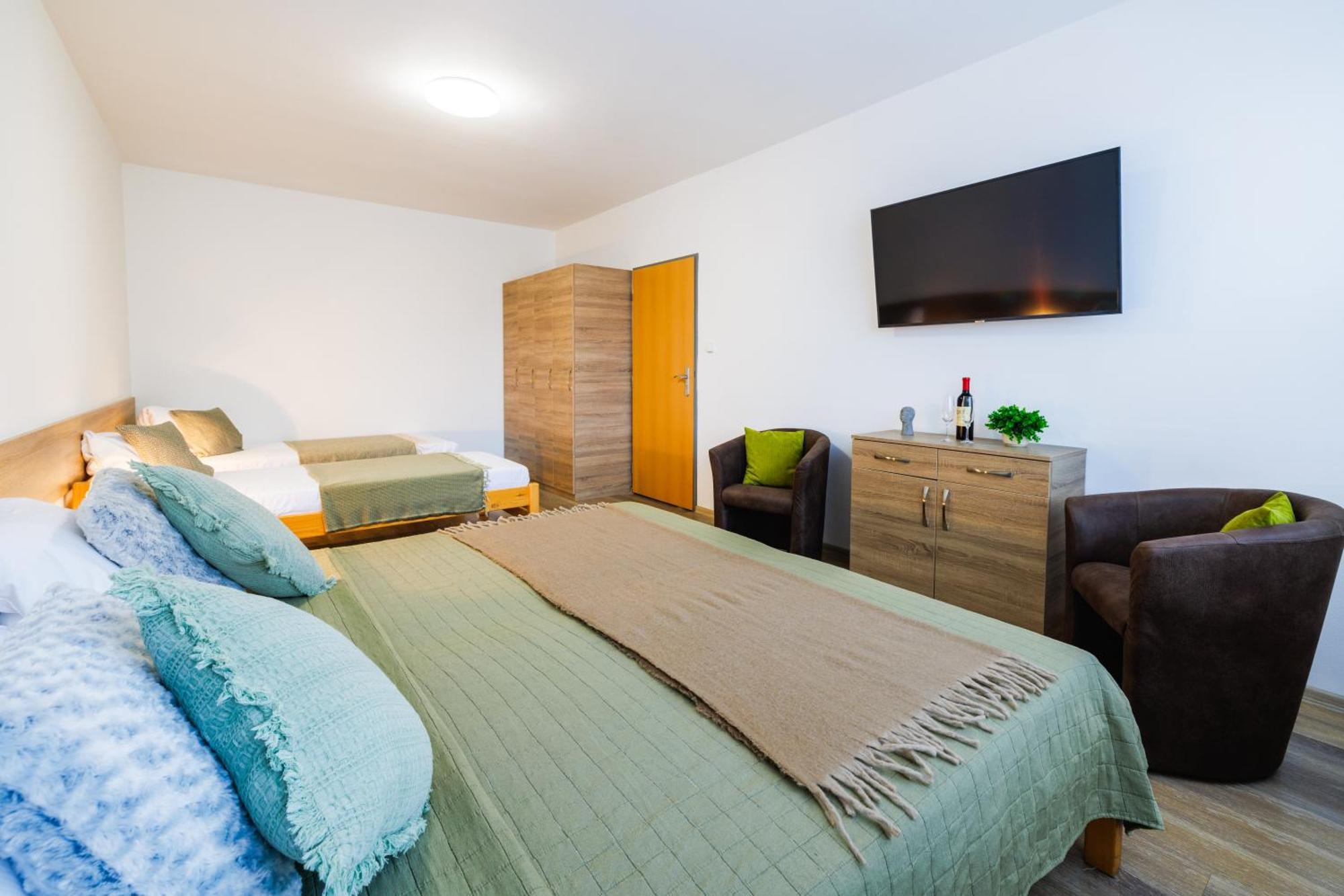 Hotel U Nadrazi Ceske Budejovice Bagian luar foto