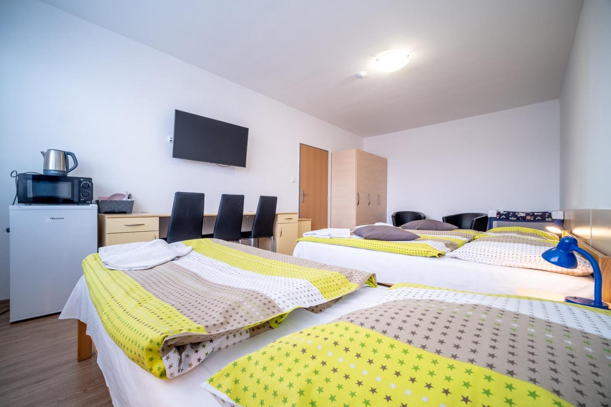 Hotel U Nadrazi Ceske Budejovice Bagian luar foto