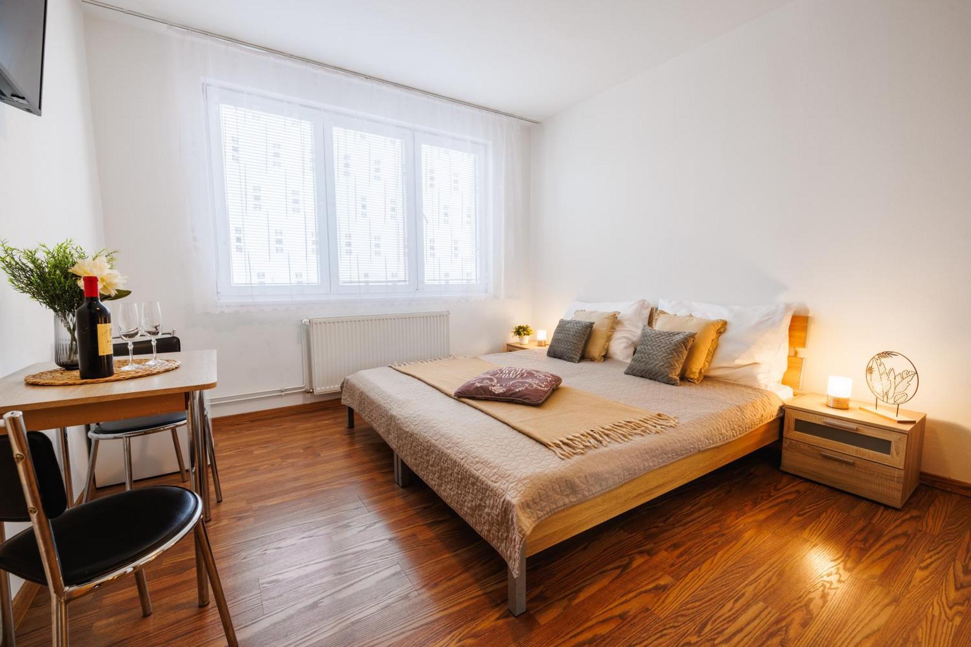 Hotel U Nadrazi Ceske Budejovice Bagian luar foto