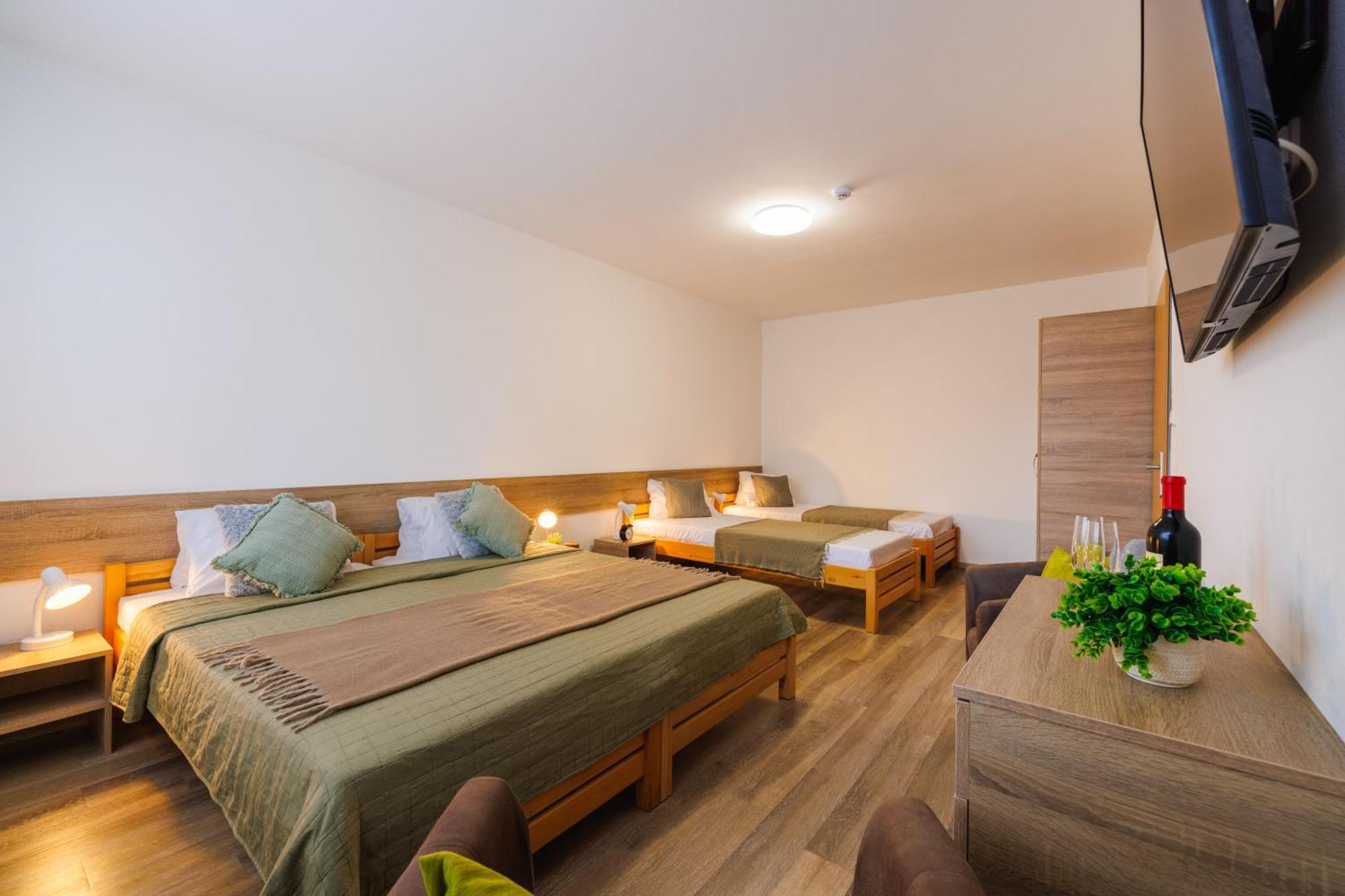 Hotel U Nadrazi Ceske Budejovice Bagian luar foto